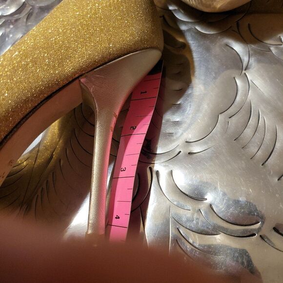 Guess heels with leather bottoms ,heels have some slight imperfections,size7&1/2 - Picture 5 of 9